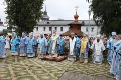 Епископ Рыбинский и Романово-Борисоглебский Вениамин принял участие в престольном празднике Толгского монастыря.