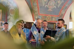Епископ Рыбинский и Романово-Борисоглебский Вениамин принял участие в вечернем богослужении в Толгском монастыре
