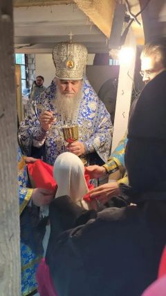 Владыка возглавил первую Божественную Литургию в храме "Всех скорбящих Радость" в больничном городке г. Рыбинск