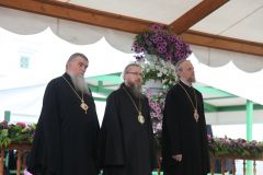 Епископ Рыбинский и Романово-Борисоглебский Вениамин принял участие во всенощном бдении в Толгском монастыре