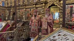 В Воскресенском соборе Тутаева совершена Литургия пасхальным чином в праздник Обновления храма Воскресения Христова в Иерусалиме