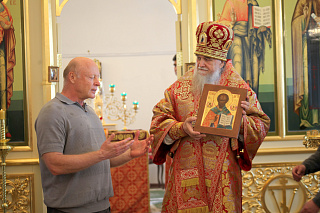 В день Отдания Пасхи епископ Вениамин возглавил престольный праздник в Крестознаменском храме села Коприно. 23916