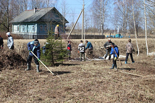 Местные жители убрали территорию у храма в с. Косково 733