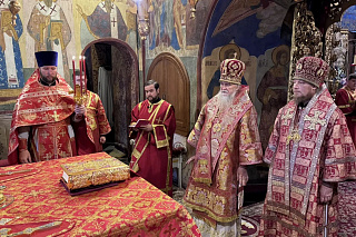 В Воскресенском соборе Тутаева совершена Литургия пасхальным чином в праздник Обновления храма Воскресения Христова в Иерусалиме 24236