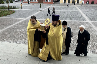 В Спасо-Преображенский собор города Рыбинска прибыл ковчег с частицей честных мощей святителя Спиридона, епископа Тримифунтского. 24132