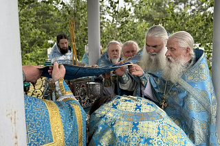 В день Югской иконы Божией Матери епископ Вениамин возглавил Литургию на берегу Рыбинского водохранилища. 23985