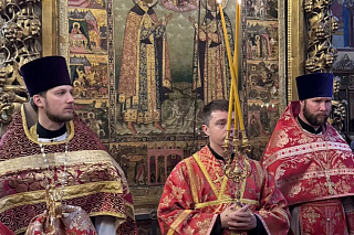 В Воскресенском соборе Тутаева совершена Литургия пасхальным чином в праздник Обновления храма Воскресения Христова в Иерусалиме 24236