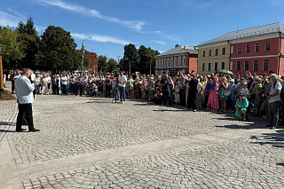 В Рыбинске открыли памятник «Гражданам города» 24097