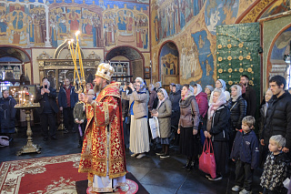 Соборное архиерейское богослужение в день памяти священномученика Вениамина, епископа Романовского 9819