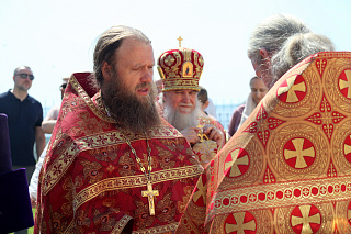 В день Отдания Пасхи епископ Вениамин возглавил престольный праздник в Крестознаменском храме села Коприно. 23916