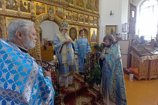 День празднования иконе Божией Матери «Троеручица» 12536