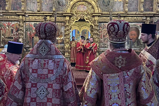 В Воскресенском соборе Тутаева совершена Литургия пасхальным чином в праздник Обновления храма Воскресения Христова в Иерусалиме 24236