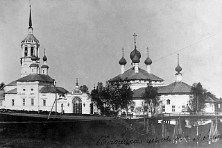 На малой родине митрополита Григория освящены купола и кресты восстанавливающегося Троицкого храма в городе Любиме 24133