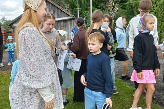 Миссионерский отдел Рыбинской епархии поздравил жителей города с праздником Святой Троицы 24009