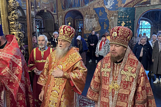 В Воскресенском соборе Тутаева совершена Литургия пасхальным чином в праздник Обновления храма Воскресения Христова в Иерусалиме 24236