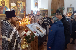 Епископ Вениамин совершил чин освящения креста в Успенском храме Пошехонья 11491