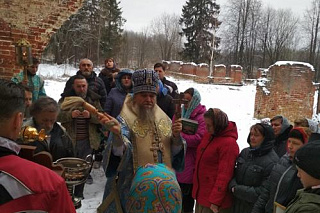 Архиерейское богослужение в Исаковой пустыни 1295