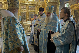 Епископ Вениамин совершил всенощное бдение в Казанском храме Рыбинска и наградил протоиерея Григория Гогишвили орденом князя Даниила Московского 24183