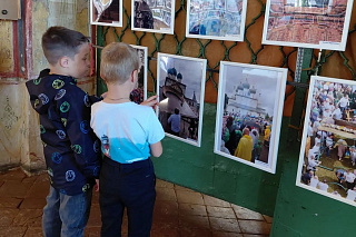 В Воскресенском соборе города Тутаева открылась фотовыставка «Христос посреди нас». 24200