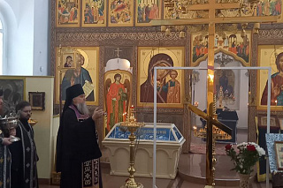 Епископ Вениамин совершил чин освящения креста в Успенском храме Пошехонья 11491