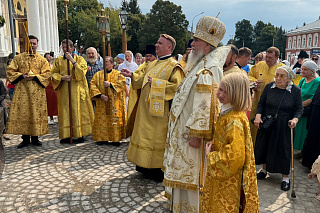 В день памяти пророка Божия Илии в Спасо-Преображенском кафедральном соборе совершено архиерейское богослужение и освящение памятников на Соборной площади 24103