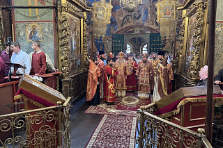 В Воскресенском соборе Тутаева совершена Литургия пасхальным чином в праздник Обновления храма Воскресения Христова в Иерусалиме 24236