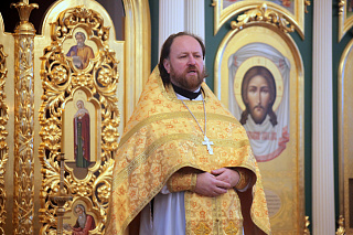 Епископ Вениамин совершил Божественную литургию в храме святого благоверного князя Александра Невского 16842