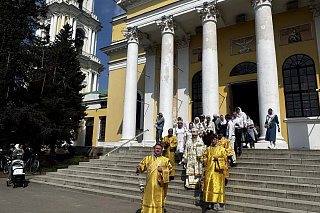 В день памяти святителя Николая Чудотворца епископ Рыбинский и Романово-Борисоглебский совершил Литургию в Спасо-Преображенском соборе и возглавил крестный ход к Никольской часовне. 23924