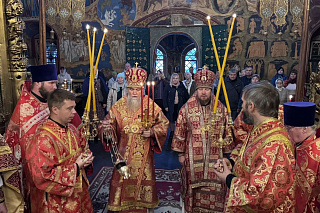 В Воскресенском соборе Тутаева совершена Литургия пасхальным чином в праздник Обновления храма Воскресения Христова в Иерусалиме 24236