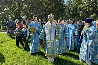 Епископ Вениамин возглавил праздник и молебен на начало учебного года в Покровском храме Тутаева 24179
