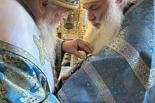 Епископ Вениамин совершил всенощное бдение в Казанском храме Рыбинска и наградил протоиерея Григория Гогишвили орденом князя Даниила Московского 24183