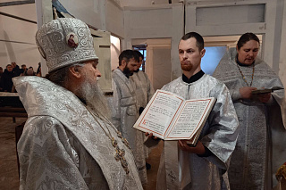 Епископ Вениамин совершил чин отпевания протоиерея Григория Думчева 13522