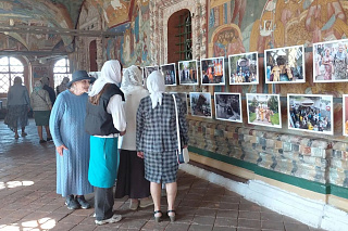 В Воскресенском соборе города Тутаева открылась фотовыставка «Христос посреди нас». 24200