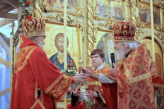 Епископ Вениамин совершил Пасхальную вечерню в Спасо-Преображенском соборе 23815